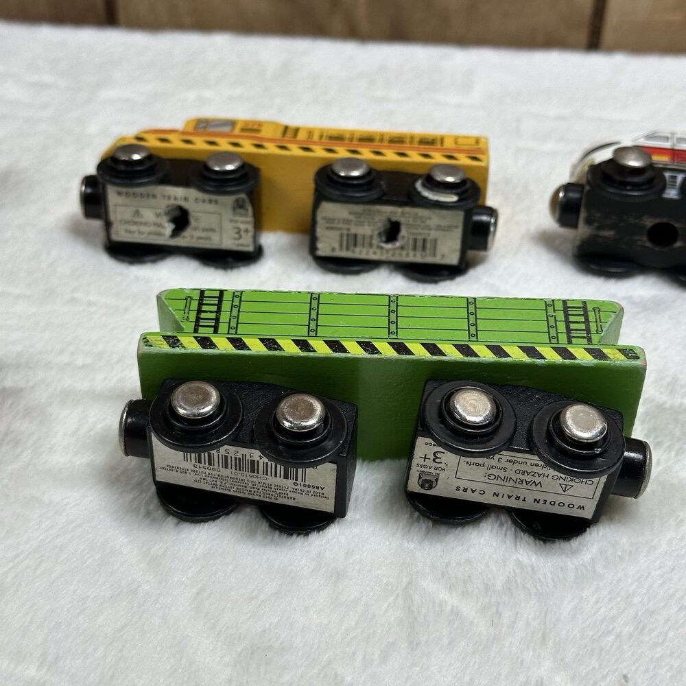 Maison Joseph Battat Yellow Wooden Engine Magnetic Thomas Train Car #379 - Picture 11 of 12